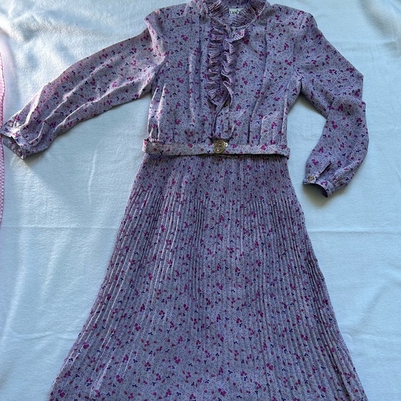 Vintage, floral, pleated, long sleeve dress, retro, feminine - Picture 1 of 9